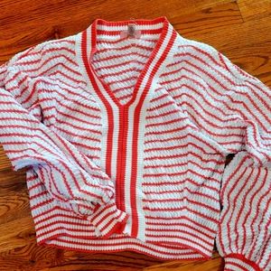 Willow+Root striped v-neck crop sweater size M coral and cream stripe